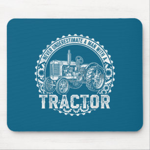Vintage Onderschat nooit een man met een tractor F Muismat
