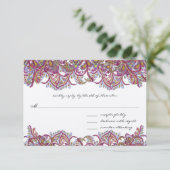 Vintage Paisley Raspberry Feathers RSVP Kaartje (Staand voorkant)