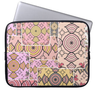 Vintage patchwork quilt pattern. Corativlinder Laptop Sleeve