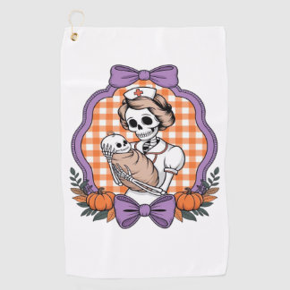 Vintage Skeleton Nurse and Baby � Cute Halloween R Golfhanddoek