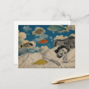 Vintage slapend in de oceaan van wolken en vissen briefkaart