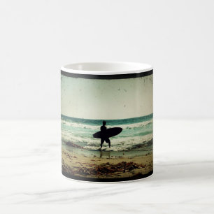 Vintage stijl surfer silhouet koffiemok