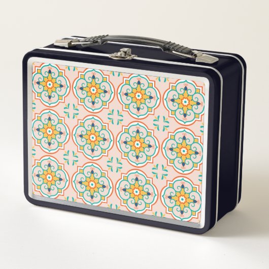 Vintage-style lunchbox featuring a repeating  (Devant)