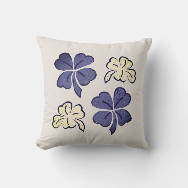 Violet Beige Clover Shamrock Drawing St. Patrick's Kussen (Voorkant)