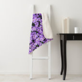 Violet Flowers Sherpa Deken (In situ)