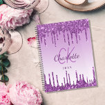 Violet gouttes violet monogramme 2025<br><div class="desc">Un arrière - plan violet, violet dégradé avec des gouttes violettes profondes, la peinture goutte à goutte. Personnalisez et ajoutez une année (n'importe quelle année) un nom vos initiales monographiques. Le nom est écrit en violet avec un script de style moderne écrit à la main. Parfait pour les affaires, l'école,...</div>