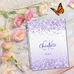 Violet lavande nom monogrammed 2025<br><div class="desc">Violet,  lavande et blanc dégradé arrière - plan décoré de confettis. Personnalisez et ajoutez votre prénom,  vos initiales monographiques et votre année.</div>