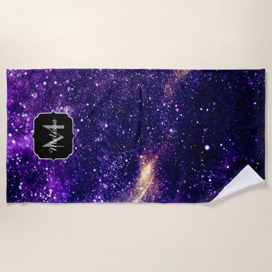 Violet paarse abstracte galaxy Custom Monogram Strandlaken (Voorkant)