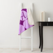 Violet, Paarse magenta & roze cirkels Monogram Sherpa Deken (In situ)