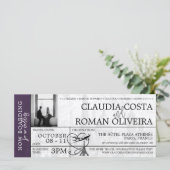Violet Paris Mariage Boarding Pass Invitation (Debout devant)