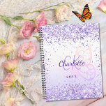 Violet parties scintillant nom papillon monogramme<br><div class="desc">Arrière - plan à dégradé violet et blanc décoré de faux parties scintillant violet,  étincelants,  un grand papillon. Personnalisez et ajoutez votre prénom,  vos initiales monographiques et votre année.</div>