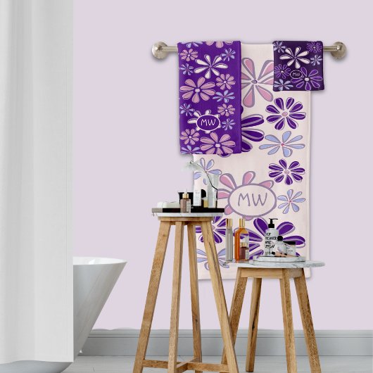 Violet roze Indigo Flower Doodle Initialen Bad Handdoek