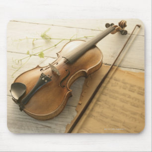 Violin and Sheet Music Muismat