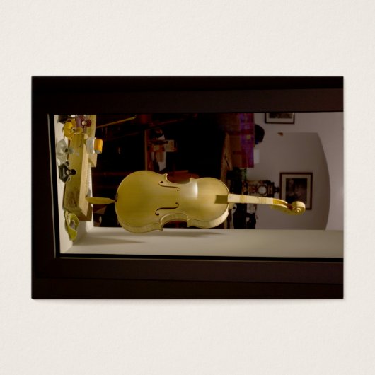 Violon Dans La Fenêtre Shopping (Devant)