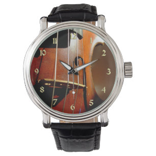 Violon vintage de musique avec la montre de