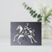 Violoniste à cheval Carte postale grise (Debout devant)