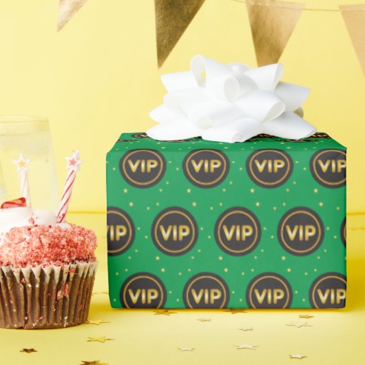 VIP goud op zwart cirkelpatroon op groen Cadeaupapier (Verjaardagsfeest)