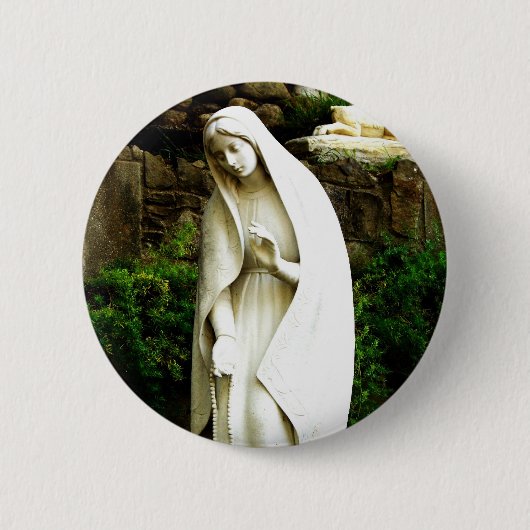 Virgin Mary Garden Statue Pin Ronde Button 5,7 Cm (Voorkant)