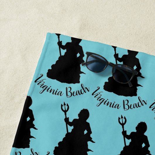 Virginia Beach VA Ocean Blue Neptune Statue Strandlaken (In situ)