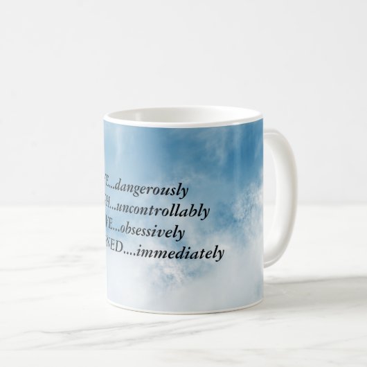 'Vis dangereusement' Mug (Devant droit)