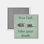 Vis Rapidement. Fake Ta Mort. Aimant Opossum (Recto/Verso)