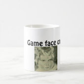 Visage de jeu sur la tasse de café de citation (Centre)