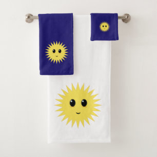 Visage de soleil heureux moderne sur fond bleu mar