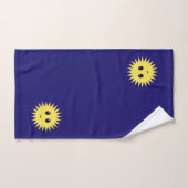 Visage de soleil heureux moderne sur fond bleu mar (Serviette à main)