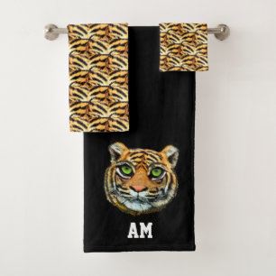 Visage de tigre élégant et monogramme sur fond noi