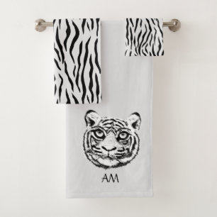 Visage de tigre élégant et monogramme sur gris cla