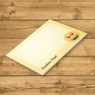 Visage souriant avec Bloc-notes en forme de coeur
