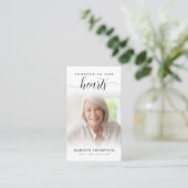 Visite Funérailles Forever Hearts Script Carte de prière  (Debout devant)