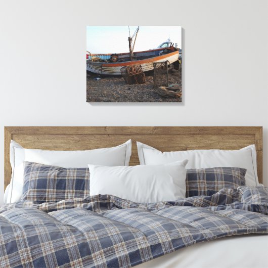 vissersboot op het strand van pekelvis canvas afdruk (Insitu (Slaapkamer))