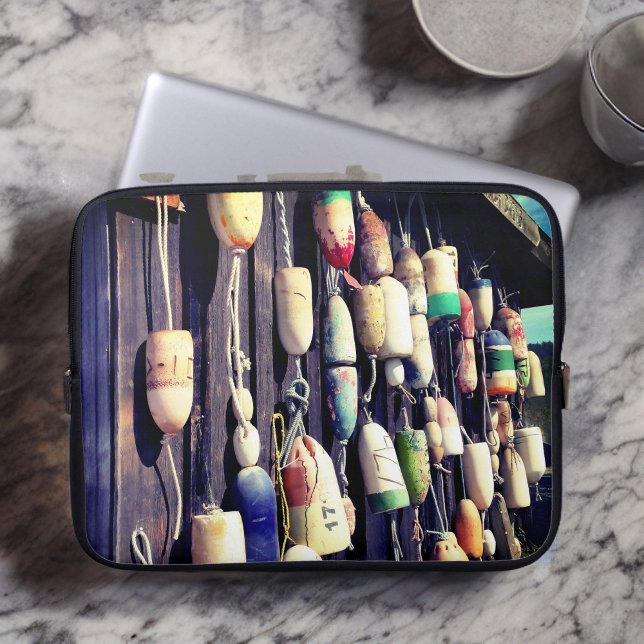 Vist boeien op Rustic Building Laptophoes Laptop Sleeve (Creator heeft geüpload)