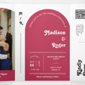 Viva Magenta Retro Boho Arch Foto QR Code Weddensc Drieluik Uitnodiging (Binnenkant midden)