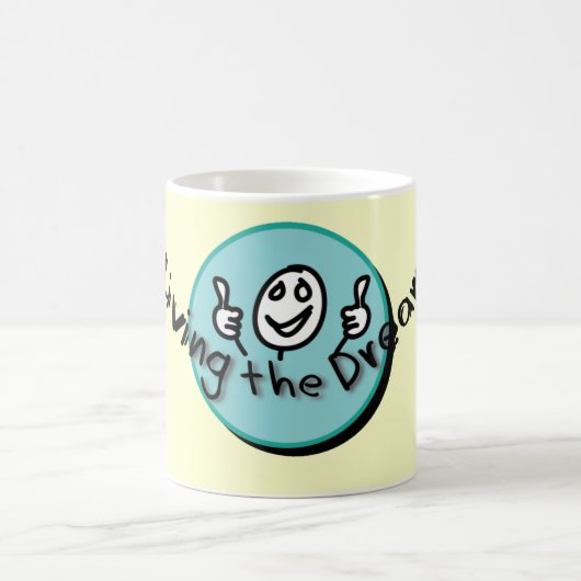 Vivant la tasse rêveuse de logo (Centre)