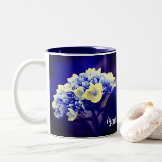 Vivid Blue Hydrangea Flower Personalized Tweekleurige Koffiemok (Met donut)