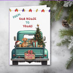 Vizsla Chien Retro Farm Truck Carte de Noël<br><div class="desc">Un pick-up bleu turquoise porte un arbre de Noël décoré et des paquets cadeaux sur le devant de cette jolie carte de Noël. Un chien de Vizsla rouge regarde depuis la porte arrière. Un panneau en bois rustique sur le pare-chocs arrière dit "Cheer de Noël". En haut de la carte...</div>