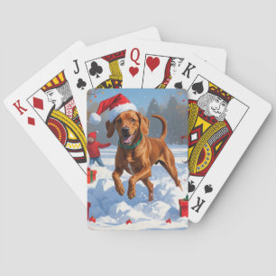 Vizsla hardlopend in de sneeuw met kerstmuts pokerkaarten