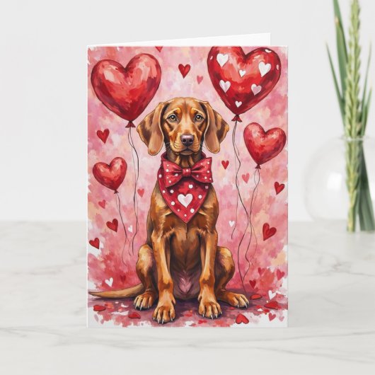 Vizsla Valentine Dog Sitting with Hearts Red Kaart (Voorkant)