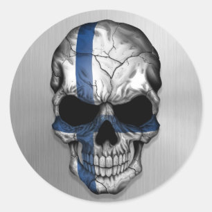 Vlag van Finland op een Steel Skull Graphic Ronde Sticker