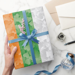 Vlag van Ierland met een shamrockpatroon Cadeaupapier