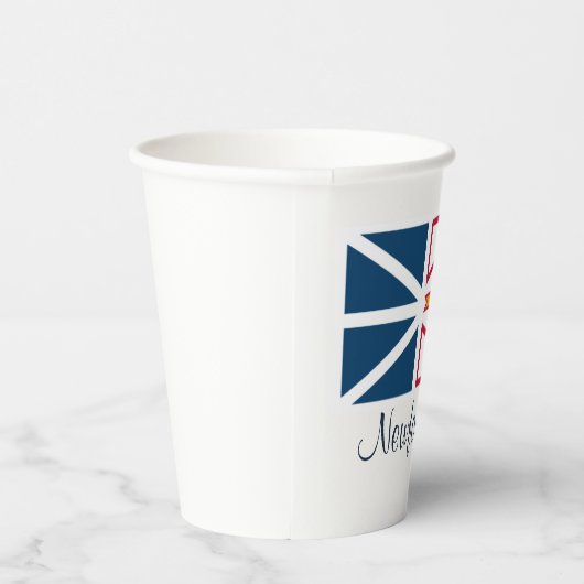 Vlag van Newfoundland, voorzien van een etiket Papieren Bekers (Rechts)