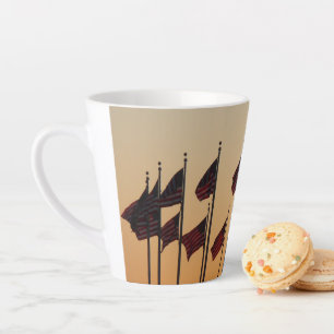 Vlaggen bij zonsondergang Amerikaanse patriottisch Latte Mok