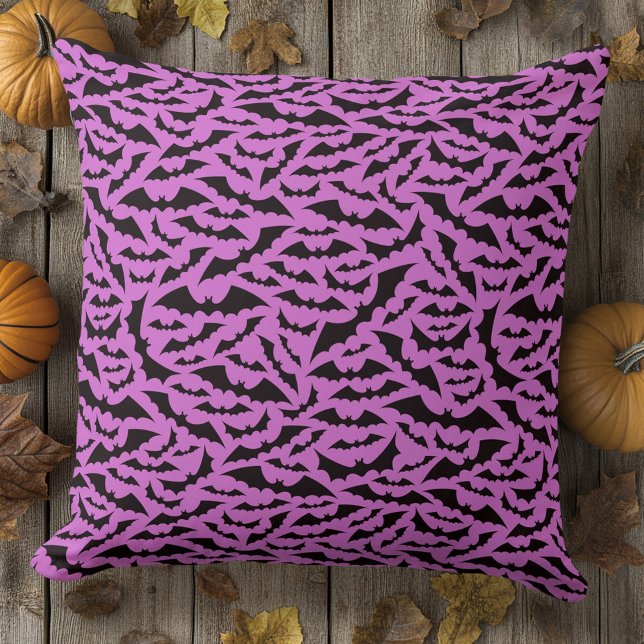 Vleermuispatroon paarse zwarte Halloween Kussen (Bat pattern purple black Halloween Throw Pillow)