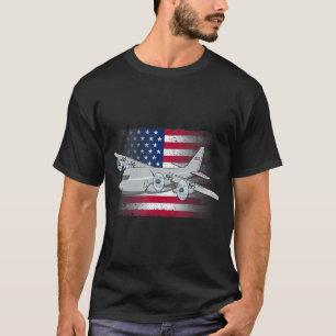 Vliegend militair vliegtuig C-130 van de Amerikaan T-shirt