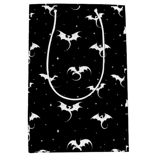 Vliegende draken en sterren op zwarte achtergrond medium cadeauzakje (Voorkant)