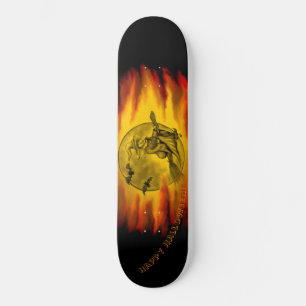 Vliegende heks met zwarte kat, halve nacht skateboard