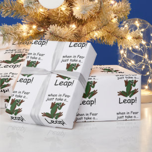 Vliegende kikker die een sprong maakt als hij bang cadeaupapier