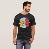 Vliegende sauzen Grappige Eten Puns T-shirt (Voorkant volledig)
